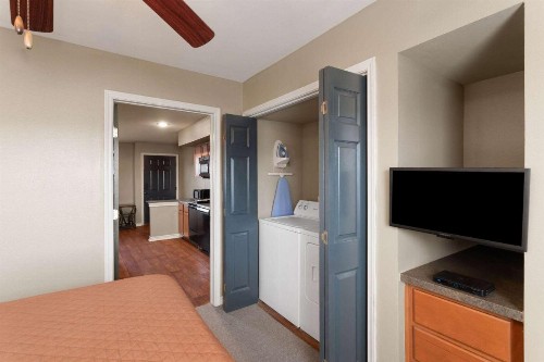 Eagles Den Suites at Cotulla - image 22