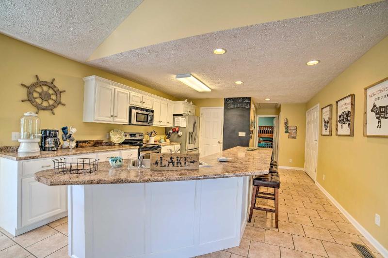 No Wake Zone Pickwick Home with Patio in Counce! - image 6