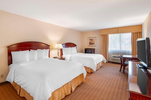 Best Western Plus West Covina Inn - image 10