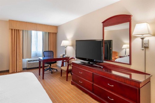 Best Western Plus West Covina Inn - image 17