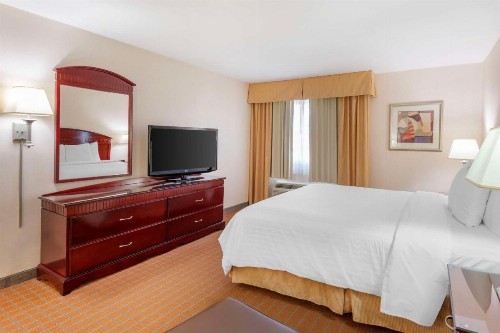 Best Western Plus West Covina Inn - image 20