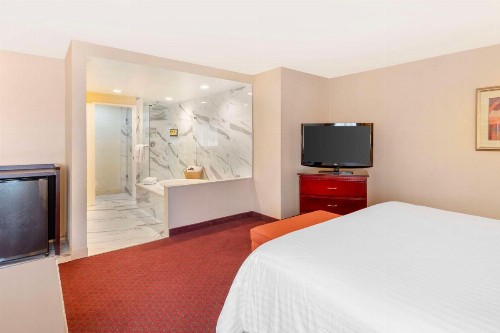 Best Western Plus West Covina Inn - image 35