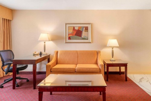 Best Western Plus West Covina Inn - image 36