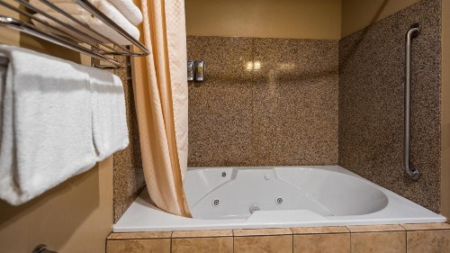 Best Western Crandon Inn & Suites - image 10