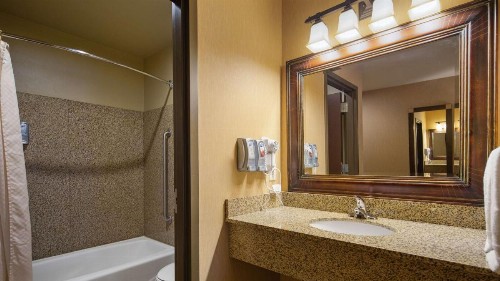 Best Western Crandon Inn & Suites - image 11