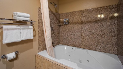 Best Western Crandon Inn & Suites - image 18