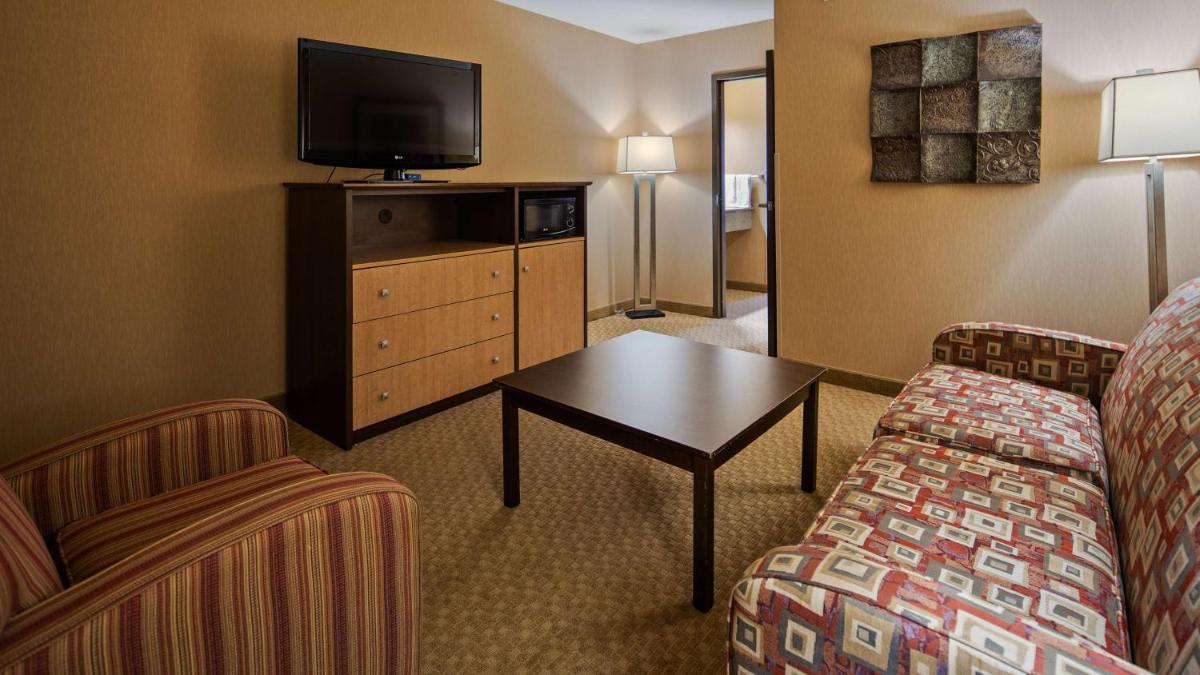 Best Western Crandon Inn & Suites - image 2