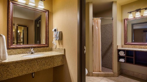 Best Western Crandon Inn & Suites - image 30