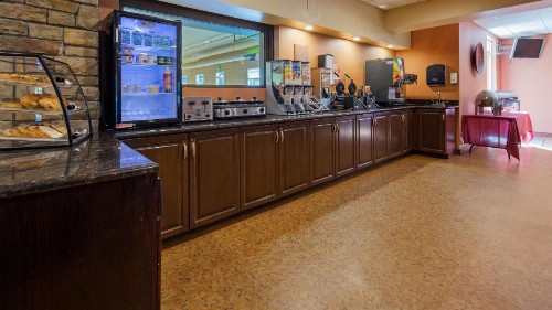 Best Western Crandon Inn & Suites - image 4