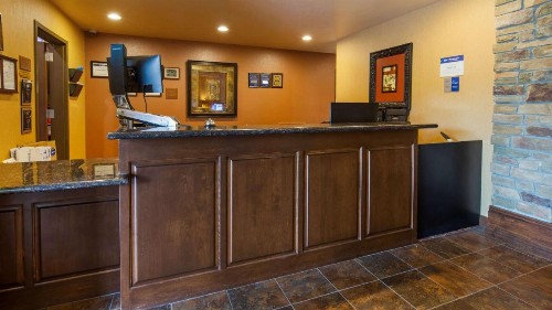 Best Western Crandon Inn & Suites - image 5