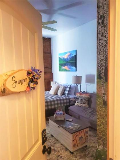 Aspen Inn Summer Suite