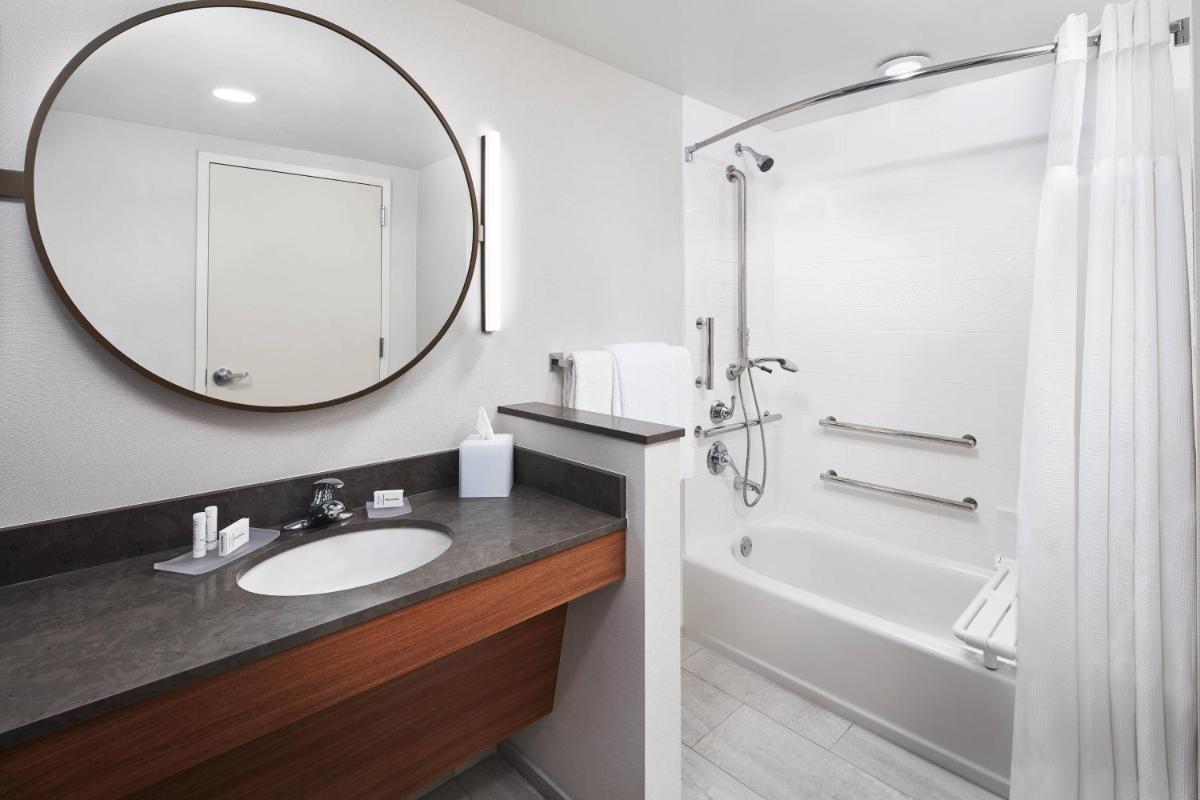 Fairfield Inn & Suites By Marriott Louisville Northeast - image 3