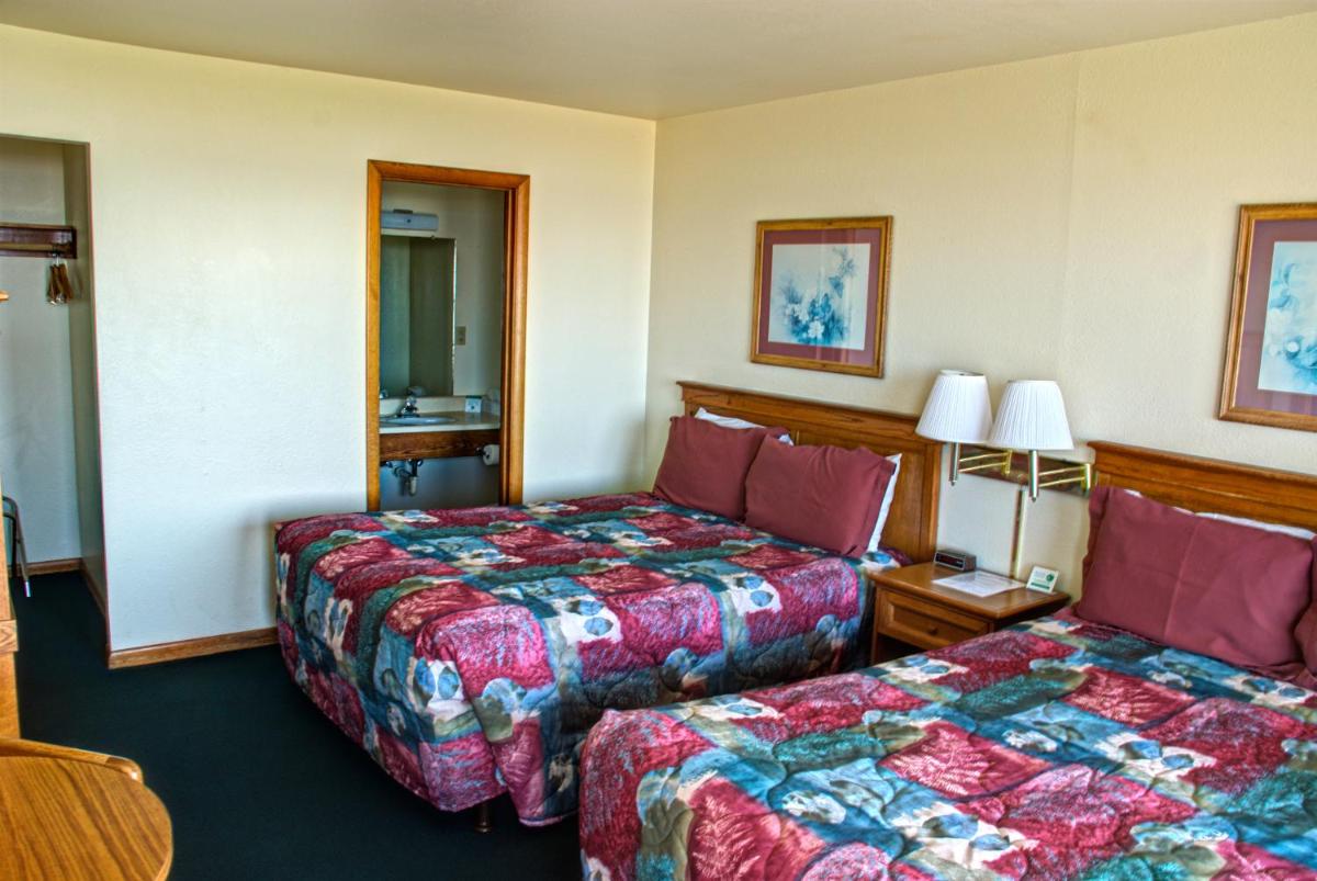 Crescent Beach Motel - main image