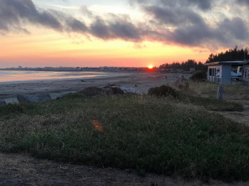 Crescent Beach Motel - image 15