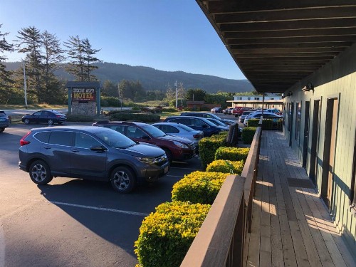 Crescent Beach Motel - image 18