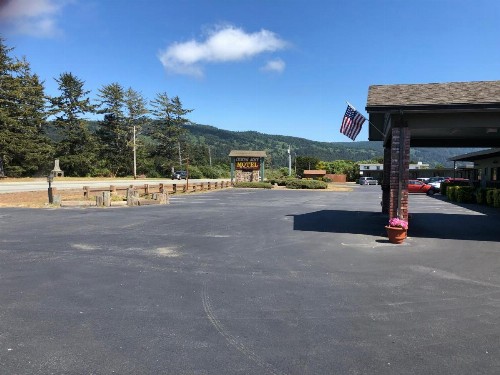 Crescent Beach Motel - image 26