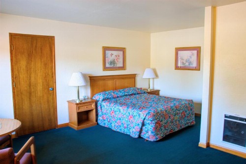 Crescent Beach Motel - image 28