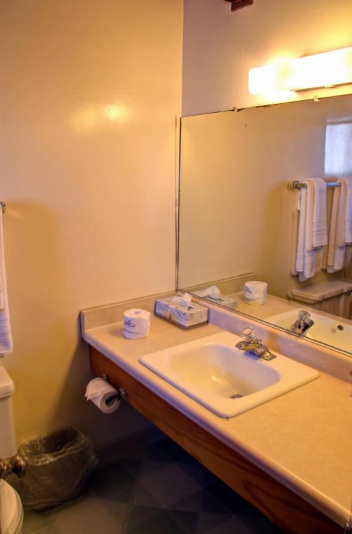 Crescent Beach Motel - image 29