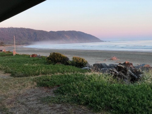 Crescent Beach Motel - image 3