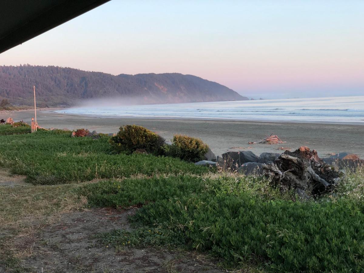 Crescent Beach Motel - image 3