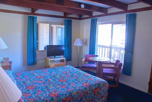 Crescent Beach Motel - image 33
