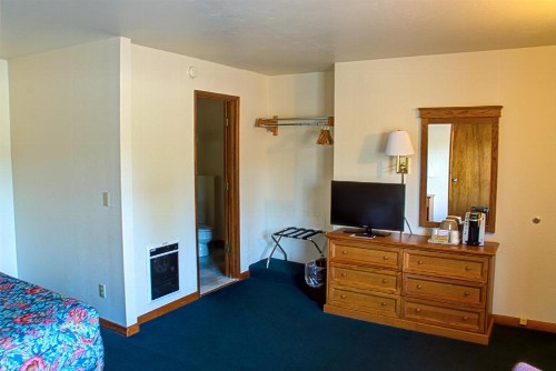 Crescent Beach Motel - image 34