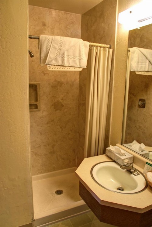 Crescent Beach Motel - image 35