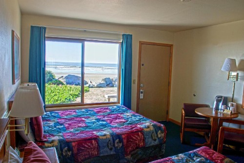 Crescent Beach Motel - image 43