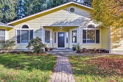 Coastal Retreat Near Redwoods and 2 miles to Beach Crescent City California