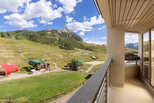 Elevation Hotel & Spa - image 38