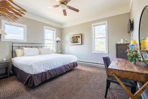 Elk Mountain Lodge - image 1