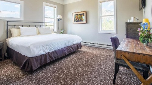 Elk Mountain Lodge - image 23