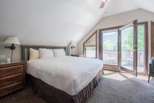 Elk Mountain Lodge - image 26