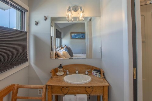 Purple Mountain Bed & Breakfast & Spa - image 21