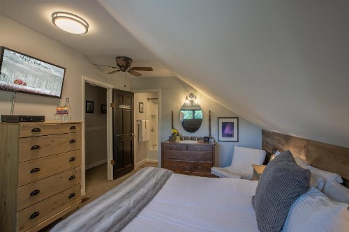 Purple Mountain Bed & Breakfast & Spa - image 8