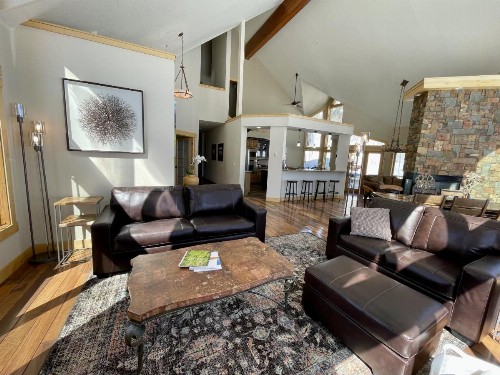Pet Friendly Sleeps 22 48-Hour Cancellation Breathtaking Views with Hot Tub - Earhart - image 16