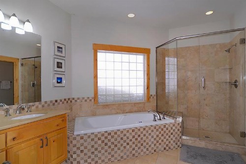 Pet Friendly Sleeps 22 48-Hour Cancellation Breathtaking Views with Hot Tub - Earhart - image 18