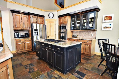 Pet Friendly Sleeps 22 48-Hour Cancellation Breathtaking Views with Hot Tub - Earhart - image 2