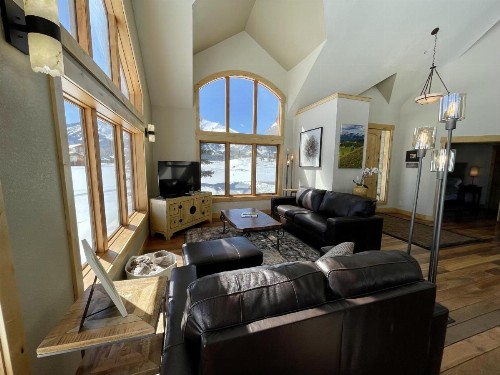 Pet Friendly Sleeps 22 48-Hour Cancellation Breathtaking Views with Hot Tub - Earhart - image 24