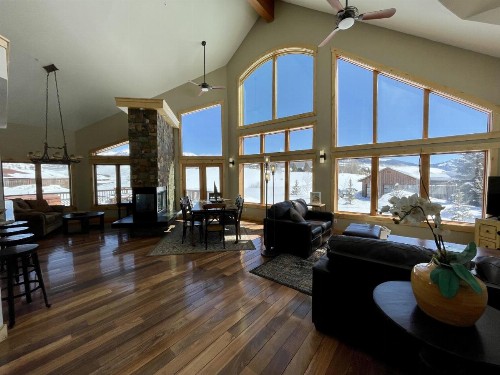 Pet Friendly Sleeps 22 48-Hour Cancellation Breathtaking Views with Hot Tub - Earhart - image 26