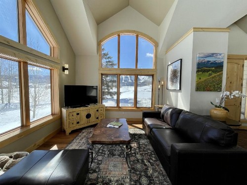 Pet Friendly Sleeps 22 48-Hour Cancellation Breathtaking Views with Hot Tub - Earhart - image 45
