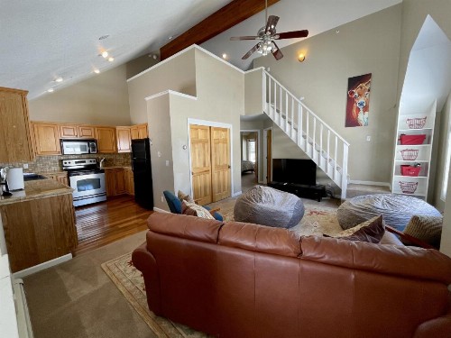 Pet Friendly Sleeps 22 48-Hour Cancellation Breathtaking Views with Hot Tub - Earhart - image 7