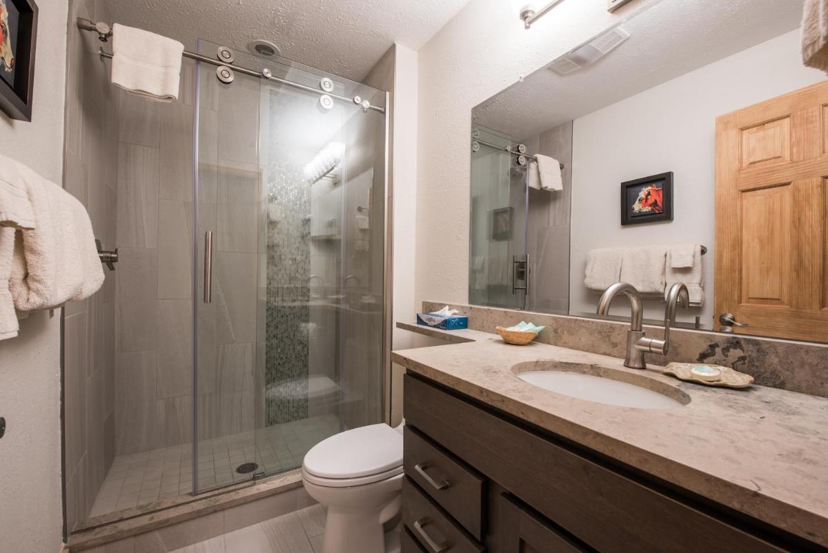 Newly Remodeled Paradise Condo - image 6