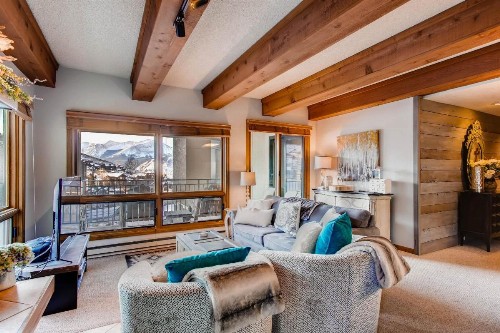 Mountain Views From This Plaza Condo - Sleeps 6 Condo
