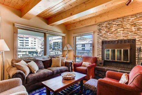 Recently Remodeled 2 Br Condo Condo - image 1