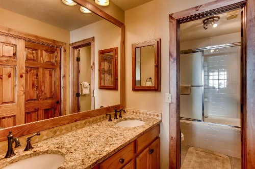 Recently Remodeled 2 Br Condo Condo - image 12
