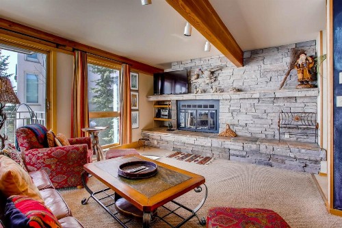 Ski-In/Ski-Out 2 Br Condo- Sleeps 6 People Condo - image 8