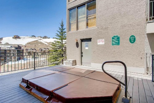 Ski-In/Ski-Out 2 Br Condo- Sleeps 6 People Condo - image 9