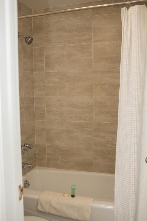 Mountain-Modern 3 Br Condo Condo - image 29