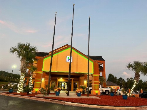 Home Town Inn & Suites Crestview Fl